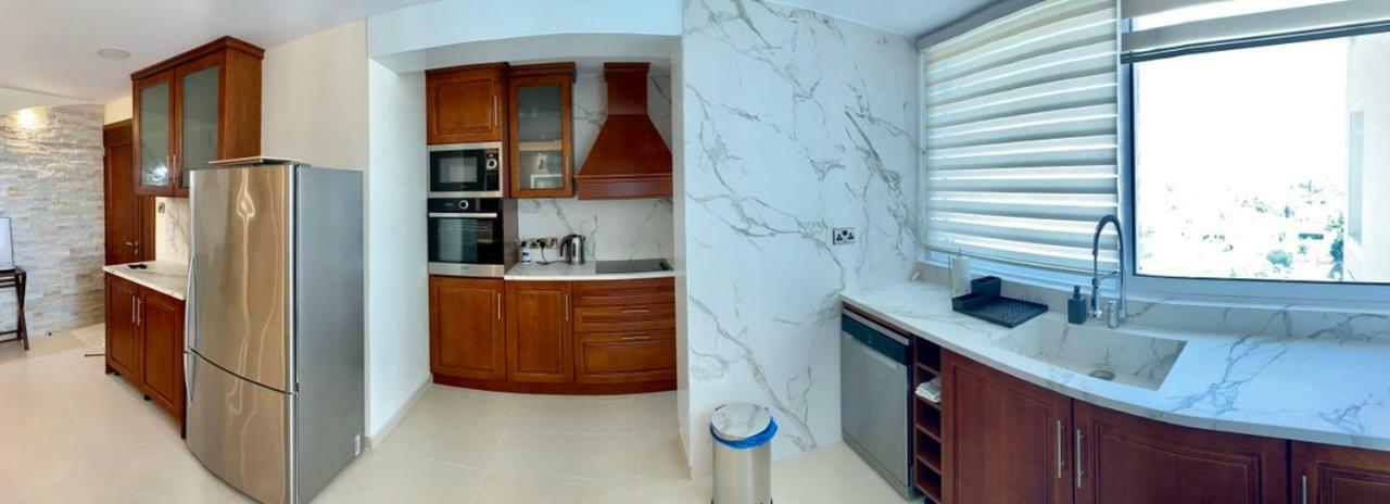Modern 2 Bed Room Large Apartment Nicosia Luaran gambar